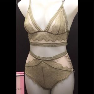 ISO VS very sexy side zip bralette and panty set